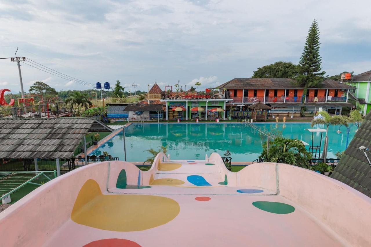 Reddoorz Resort Syariah @ Jaya Tirta Abadi Purwakarta Dış mekan fotoğraf